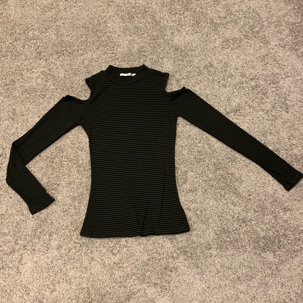 Green and black cold shoulder